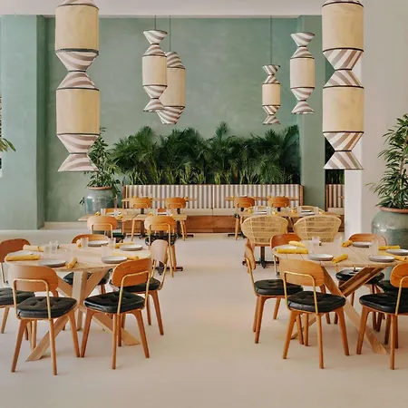 ホテル Mondrian Ibiza カラ・ロンガ